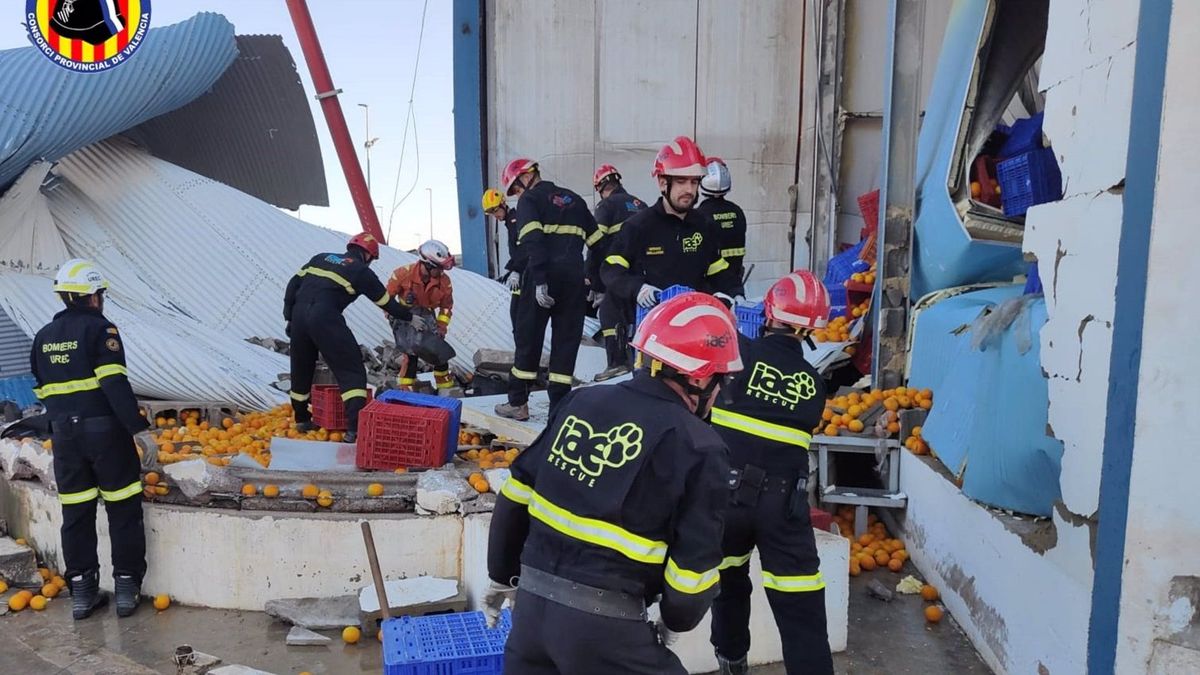Hallan muerto al trabajador desaparecido tras derrumbarse un depósito en Pobla de Farnals Hallan muerto al trabajador desaparecido tras derrumbarse un depósito en Pobla de Farnals