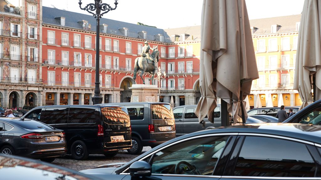 La Plaza Mayor de Madrid se convierte en un gigantesco aparcamiento por la Cumbre de la OTAN