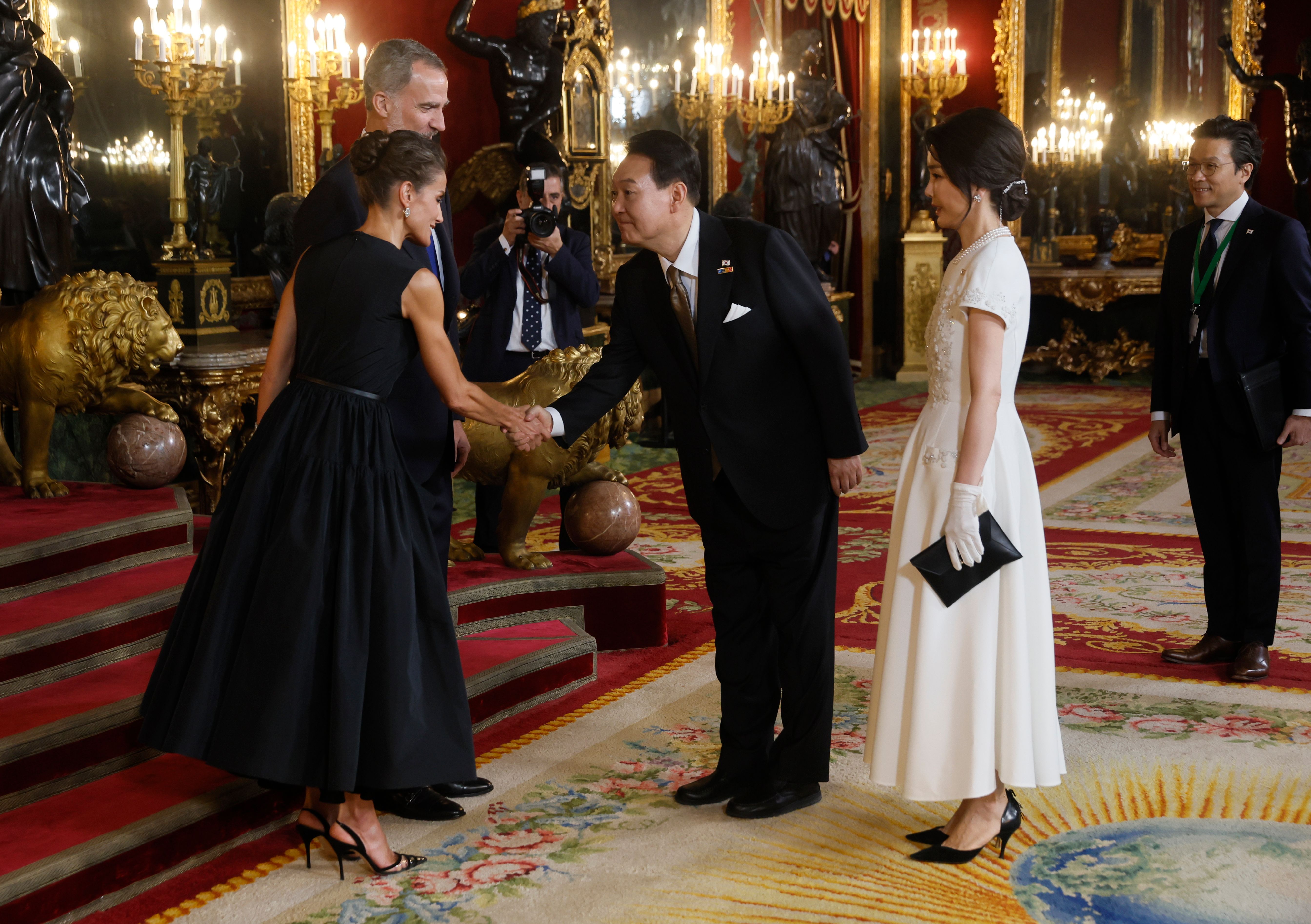 Los Reyes presiden la cena con los jefes de Estado de la OTAN en el Palacio Real