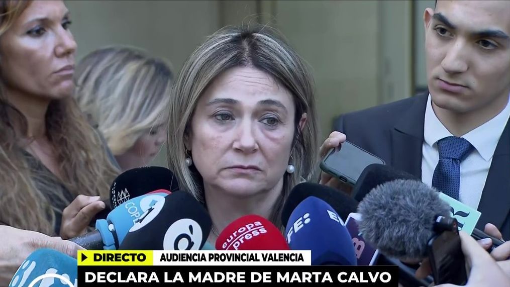 Marisol Burlón habla ante los medios de comunicación