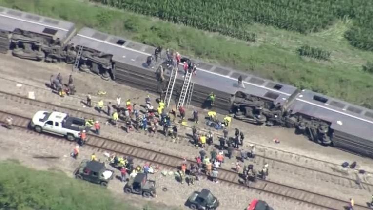 Varios muertos y 50 heridos por el descarrilamiento de un tren en Misuri, Estados Unidos