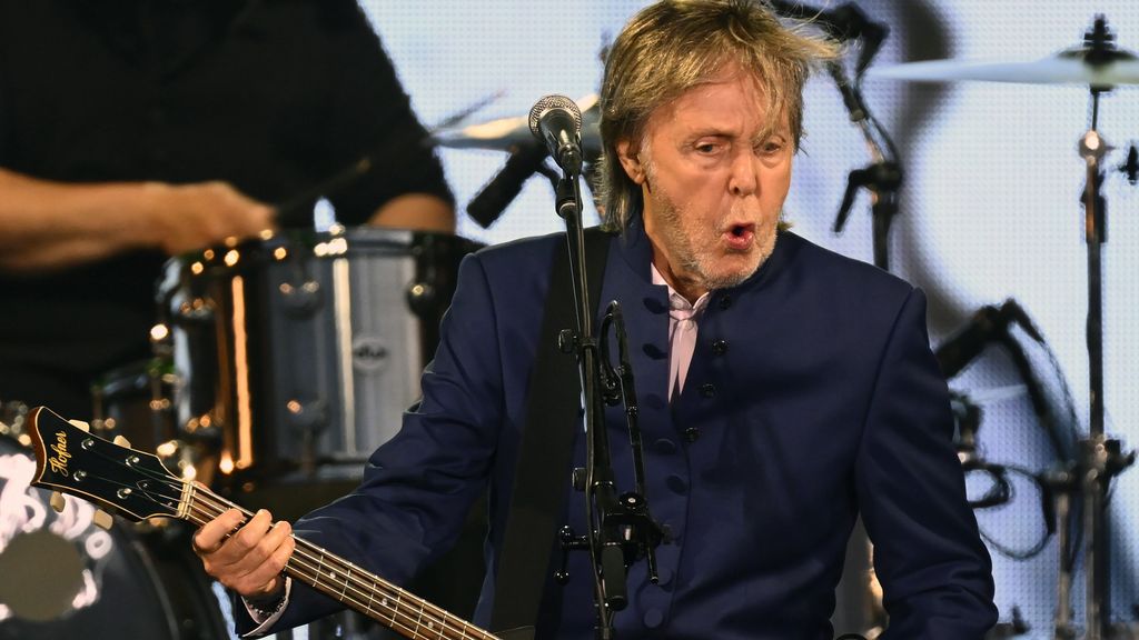 Paul McCartney en el histórico concierto del festival de Glastonbury