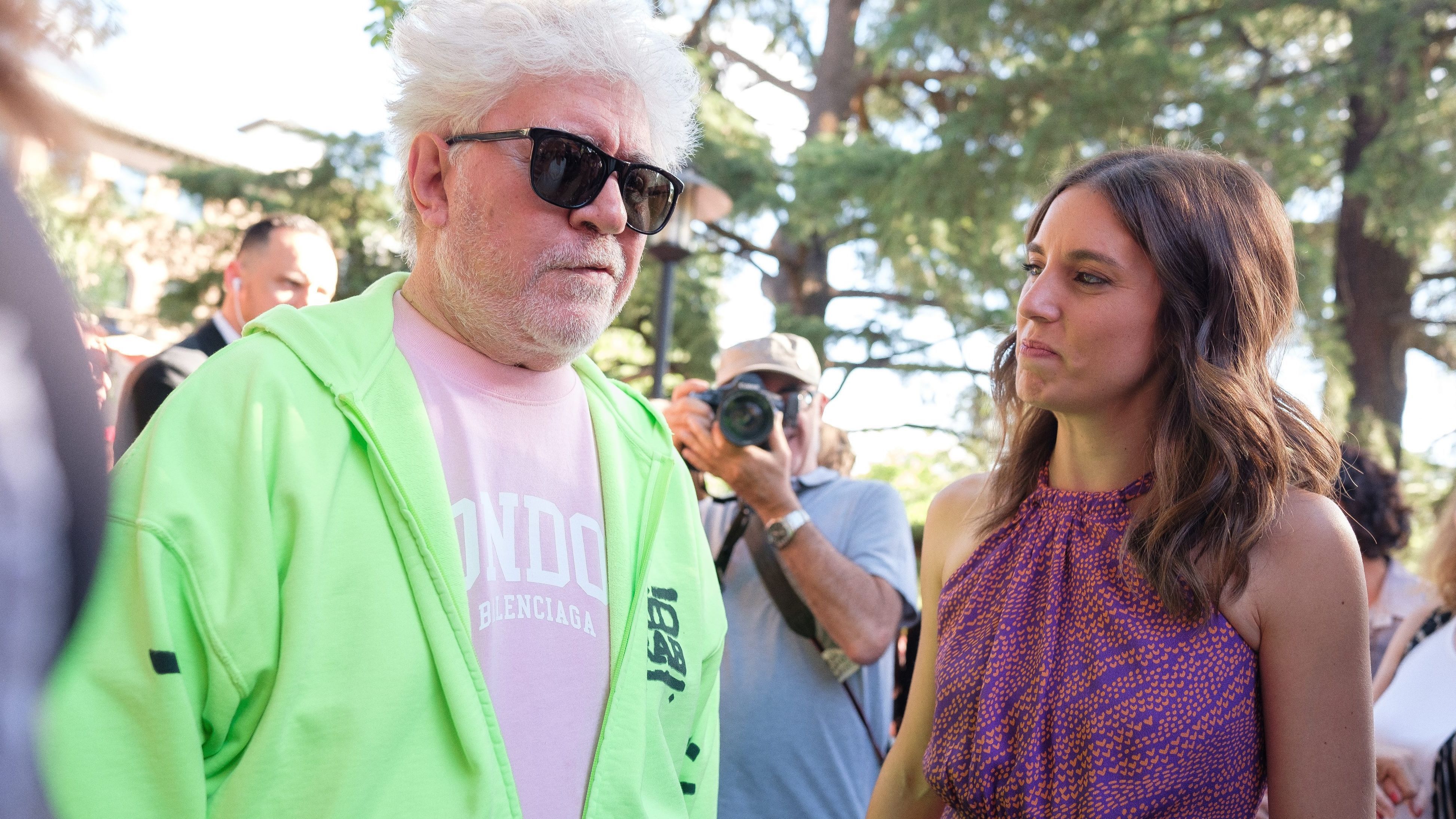 Pedro Almodóvar, con Irene Montero