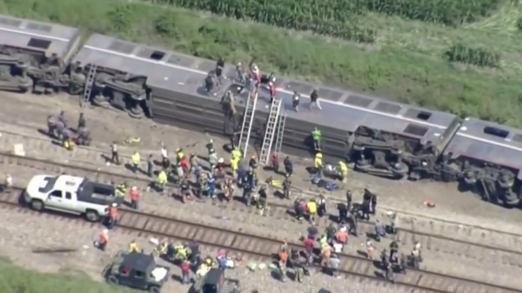 Trágico accidente ferroviario en Estados Unidos: un tren choca contra una camioneta