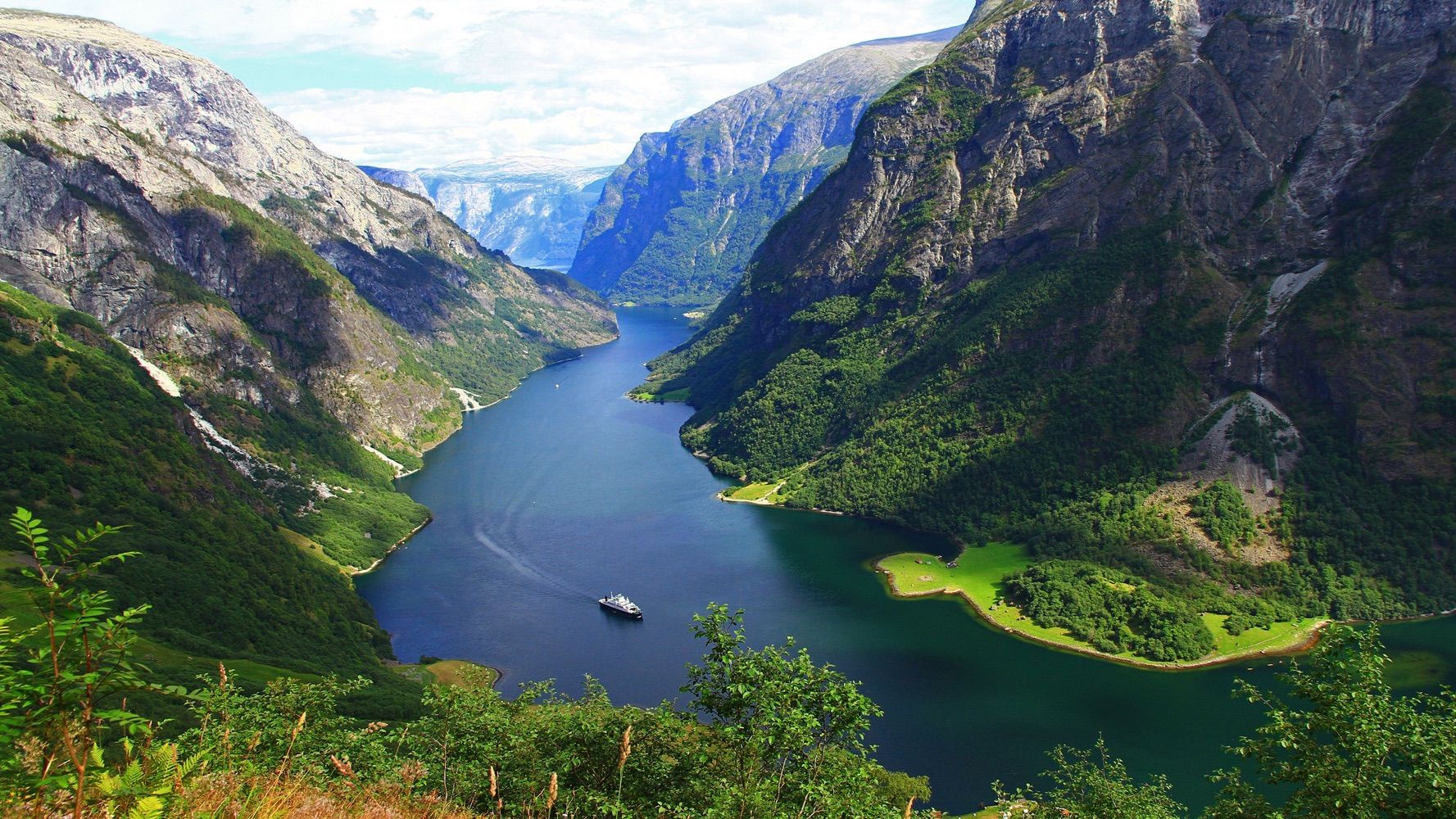 En Noruega merecen la pena los fiordos.