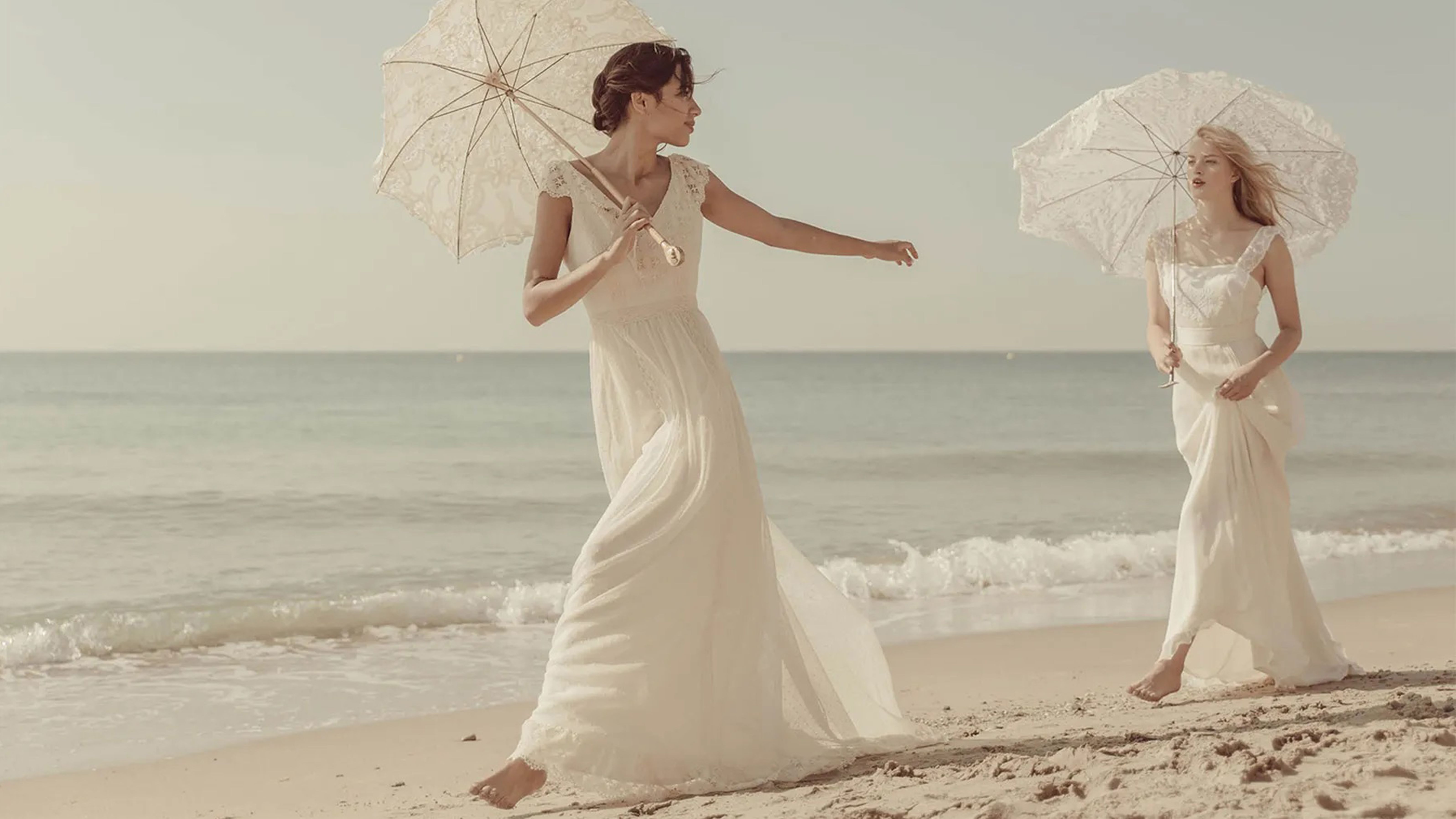 Los 5 mejores vestidos de novia para una boda en la playa - Divinity