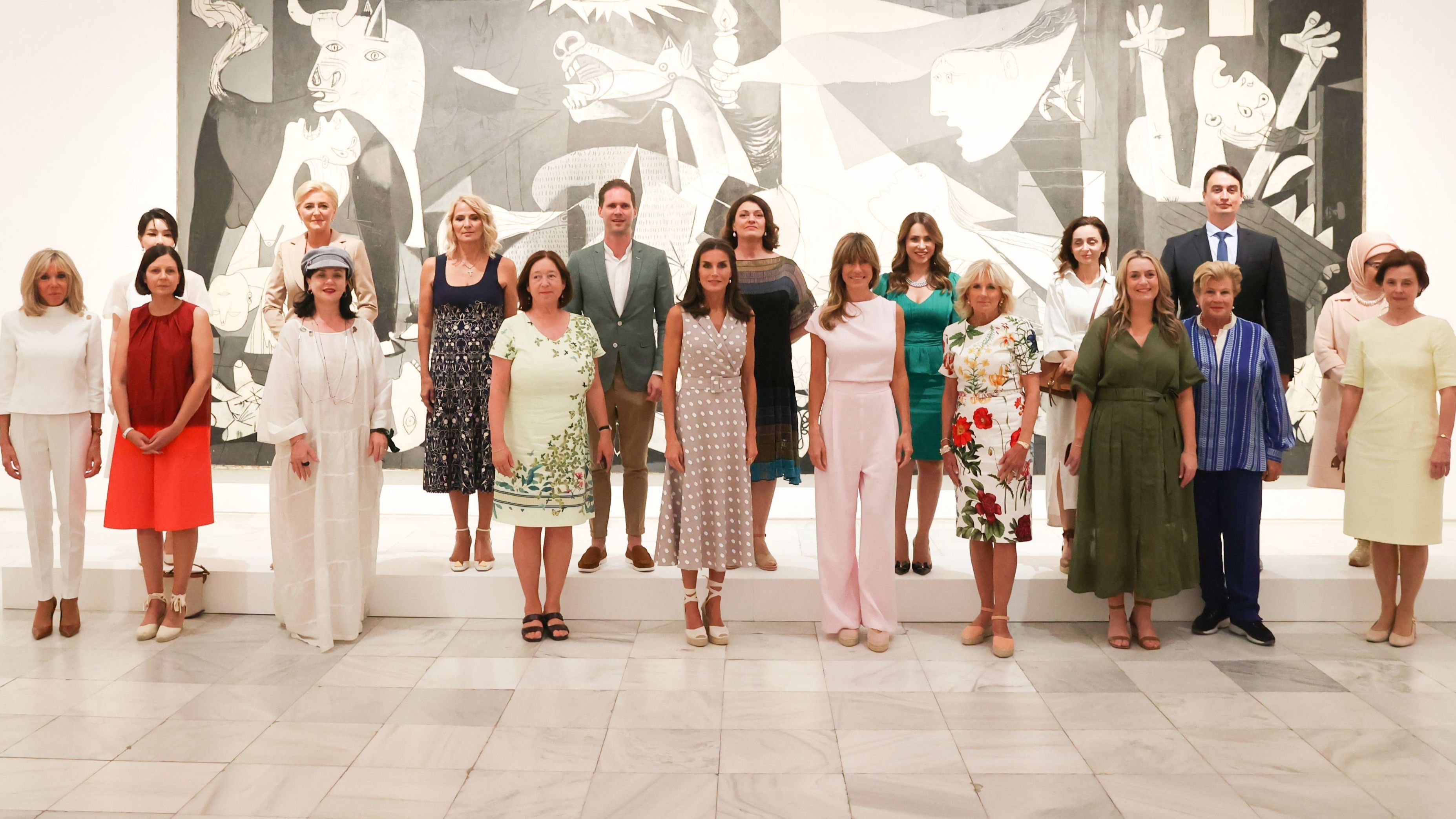 Los consortes de los principales mandatarios mundiales conocen el Museo Reina Sofía