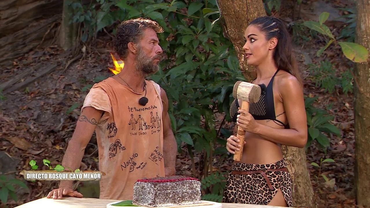 Nacho Palau acepta su penitencia por una enorme tarta de chocolate