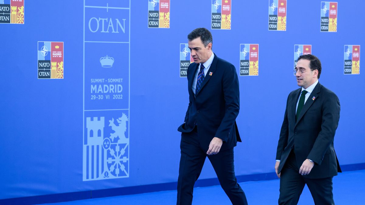 Pedro Sánchez el con ministro de Exteriores en la cumbres de la OTAN