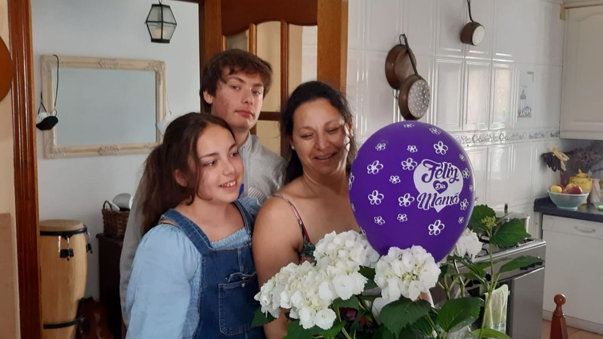 Puri junto a sus hijos Puri junto a sus hijos