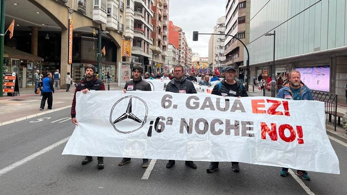Algunos trabajadores de Mercedes durante la manifestación de este jueves 30 Algunos trabajadores de Mercedes durante la manifestación de este jueves 30