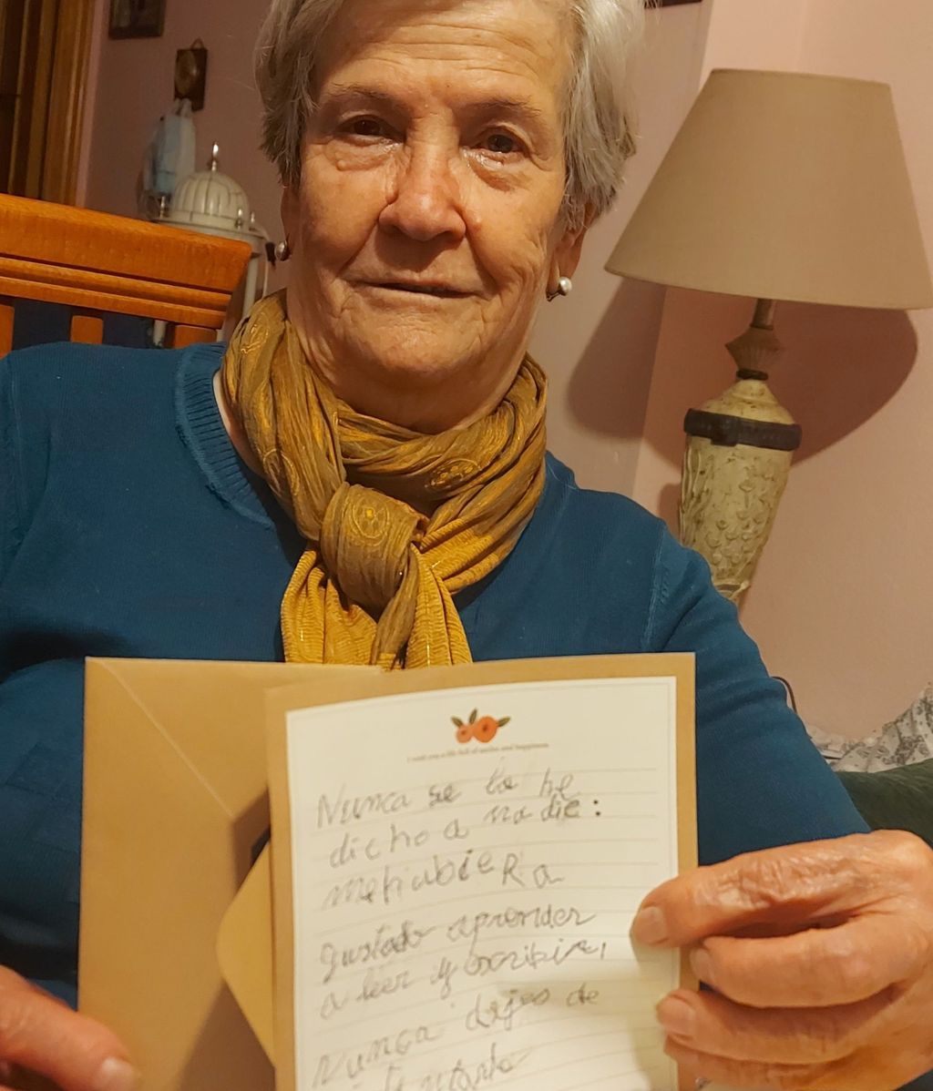 Elena, la abuela que ha ganado un concurso de cartas tras aprender a escribir a los 76 años: “Creí que se iban a reír” Artículo ID: 6899778 Version: 1 Borrador