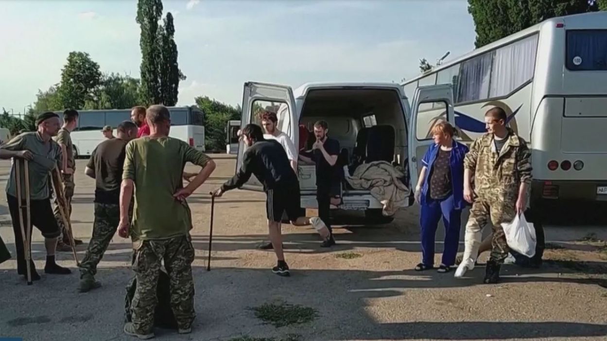 Ucrania y Rusia realizan el mayor intercambio de prisioneros desde que comenzó la guerra