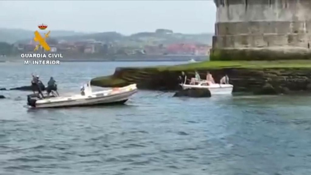 Rescate embarcacion encallada cerca de Santurtzi