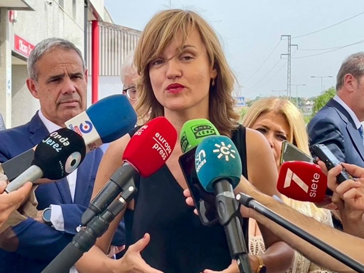 La ministra de Educación y Formación Profesional, Pilar Alegría, en declaraciones a los medios desde Jerez de la Frontera (Cádiz)