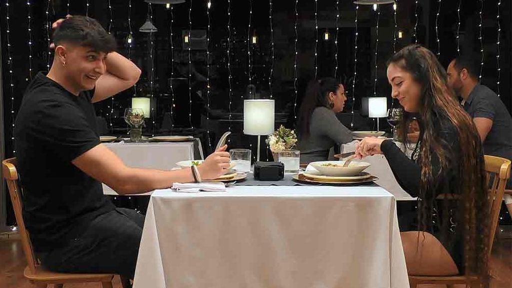 Amara y Adrián durante su cita en 'First Dates'