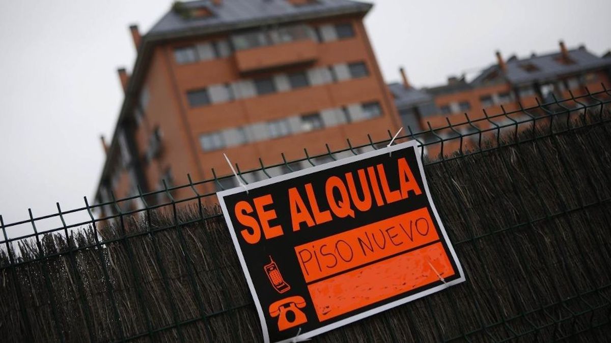 Cartel de un piso que se alquila. Cartel de un piso que se alquila.