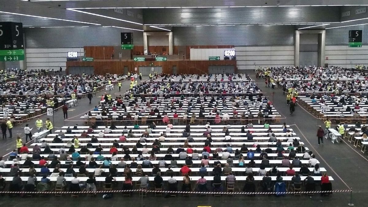 Cientos de personas se examinan en el BEC de Barakaldo Cientos de personas se examinan en el BEC de Barakaldo