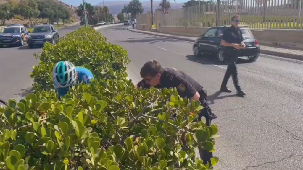 El corte de tráfico más entrañable realizado por unos policías: “Hay servicios atípicos que nos animan el día” (Junio 2022)