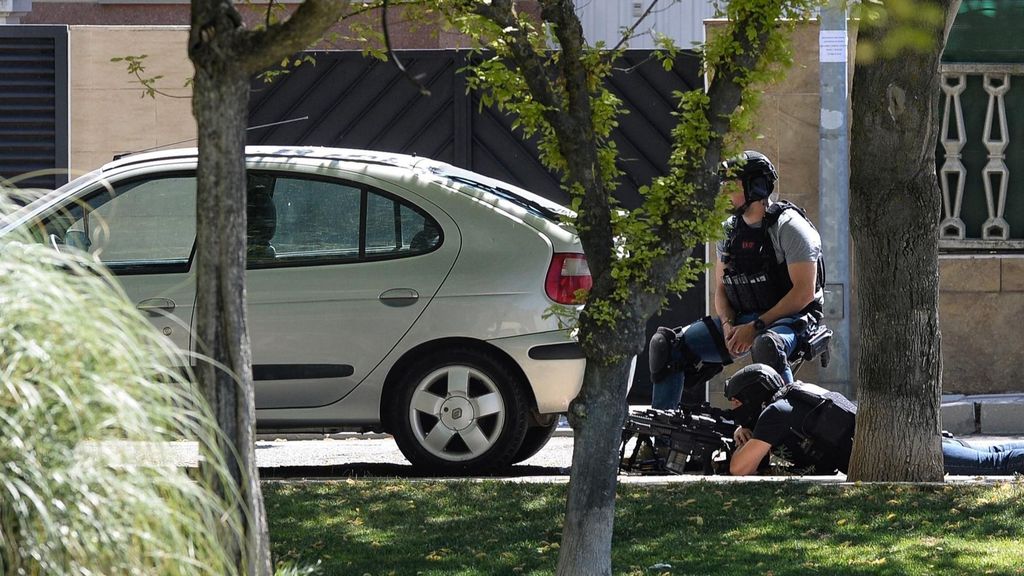 Un hombre mata otro, hiere de gravedad a un guardia civil y se atrinchera en Valladolid