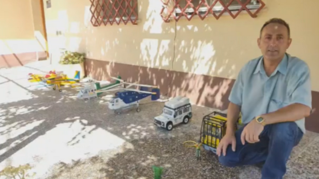 Manuel Moreno, el conductor del INFOCA que construye maquetas