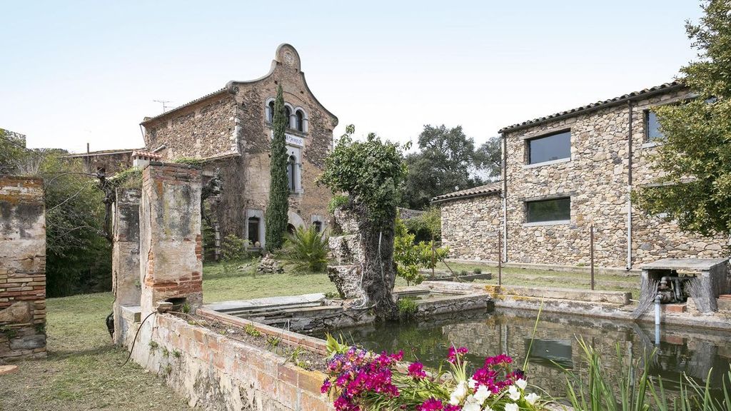 Masía en venta en Girona con vigas del taller de Eiffel