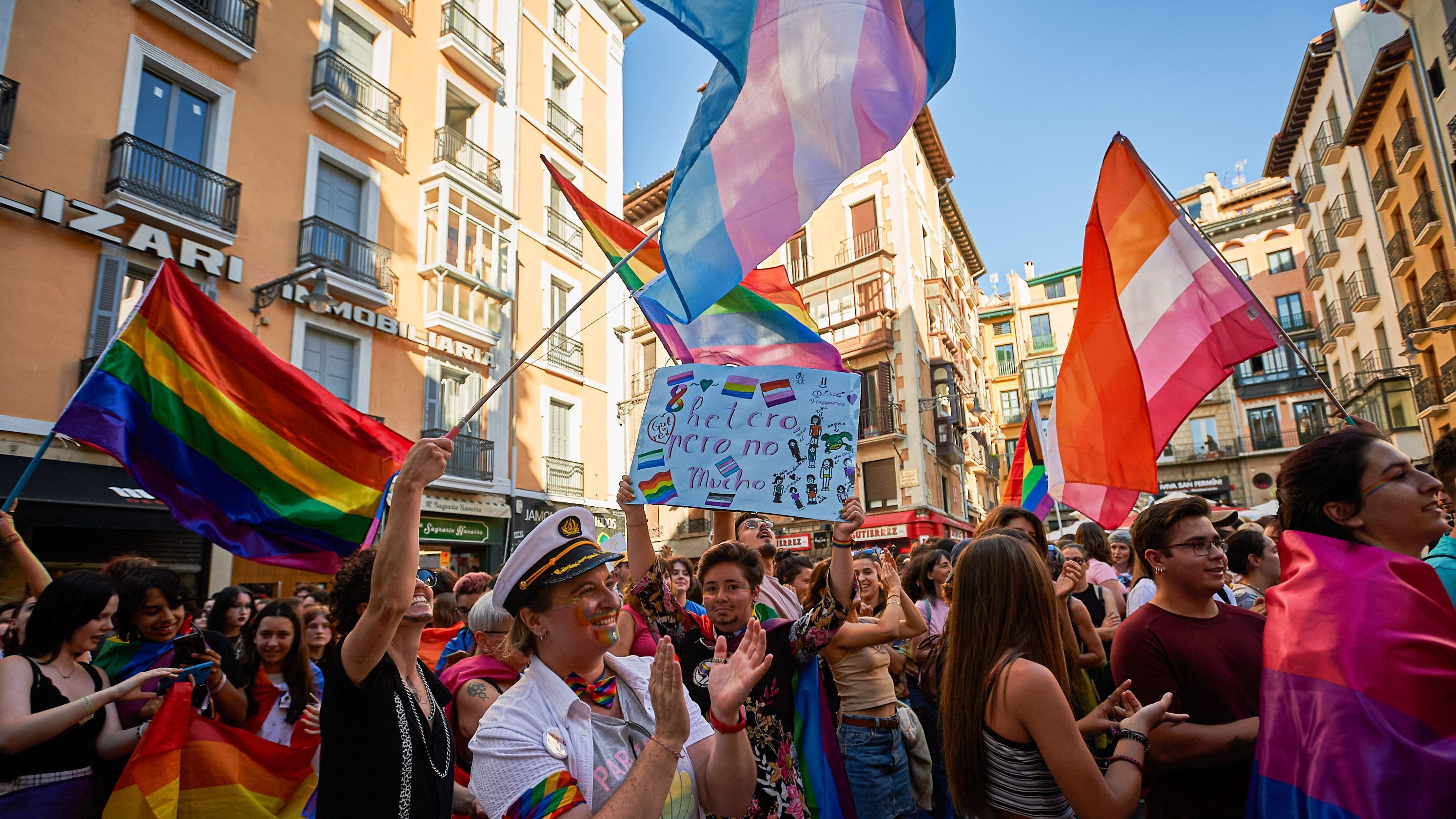 Las fiestas del Orgullo LGTBI:  marchas y celebraciones en toda España