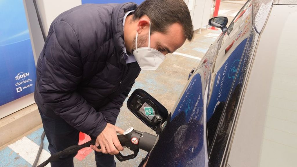 Recarga de hidrógeno en Madrid en un Toyota Mirai
