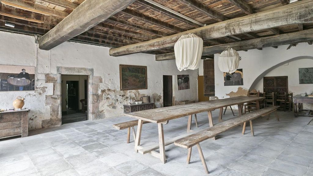 Se vende masía en Girona con vigas del taller Eiffel