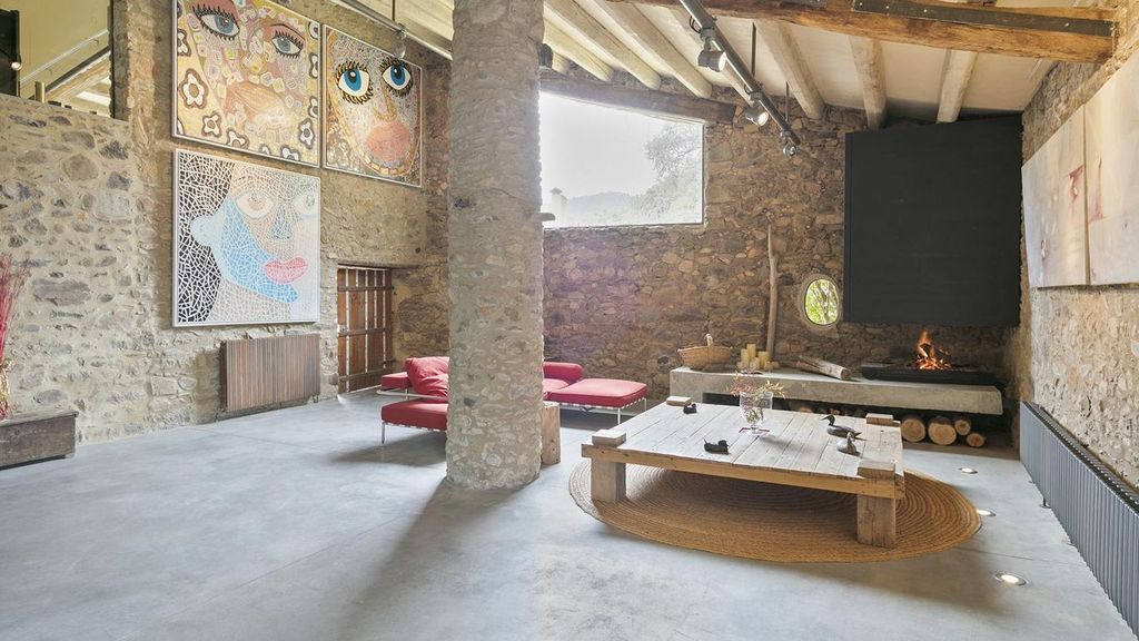 Se vende masía en Girona con vigas del taller Eiffel