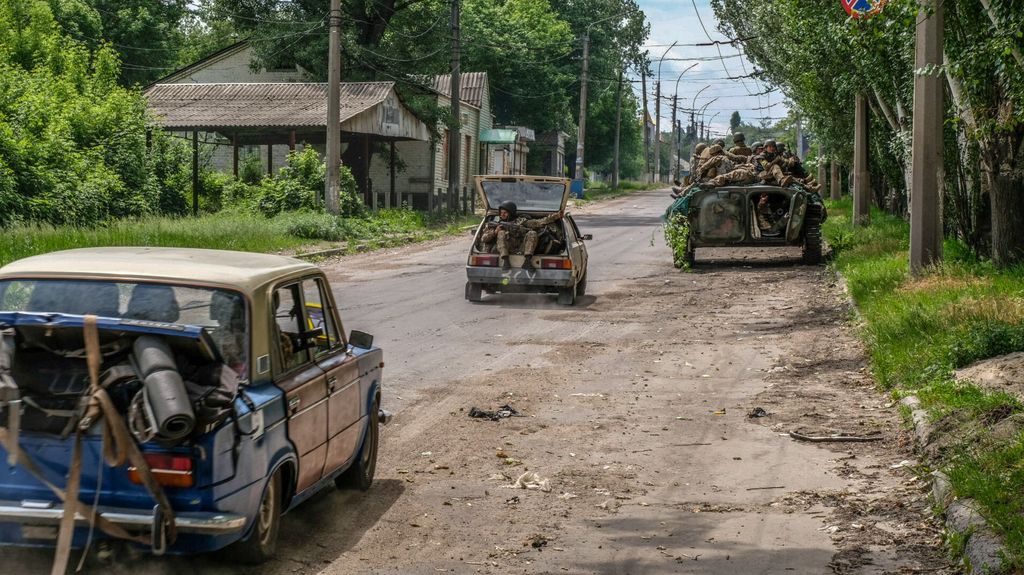 Archivo - Soldados de Ucrania en la ciudad de Lisichansk, situada en los alrededores de Severodonetsk, en Lugansk (este)