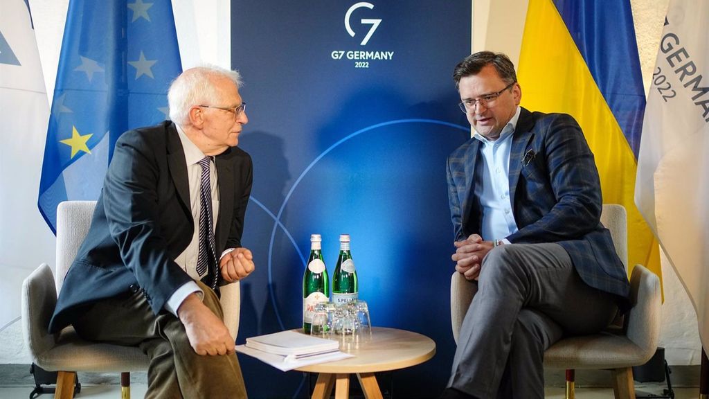 Josep Borrell y Dmitro Kuleba en la cumbre del G7 de la semana pasada