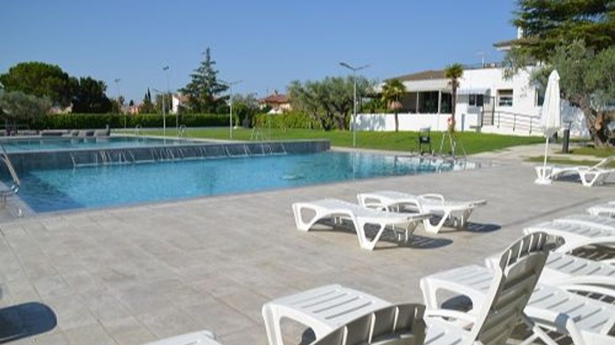 Muere ahogado un menor en la piscina de Móra d'Ebre Muere ahogado un menor en la piscina de Móra d'Ebre