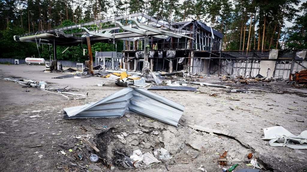 Gasolinera destruida en Kiev, Ucrania.