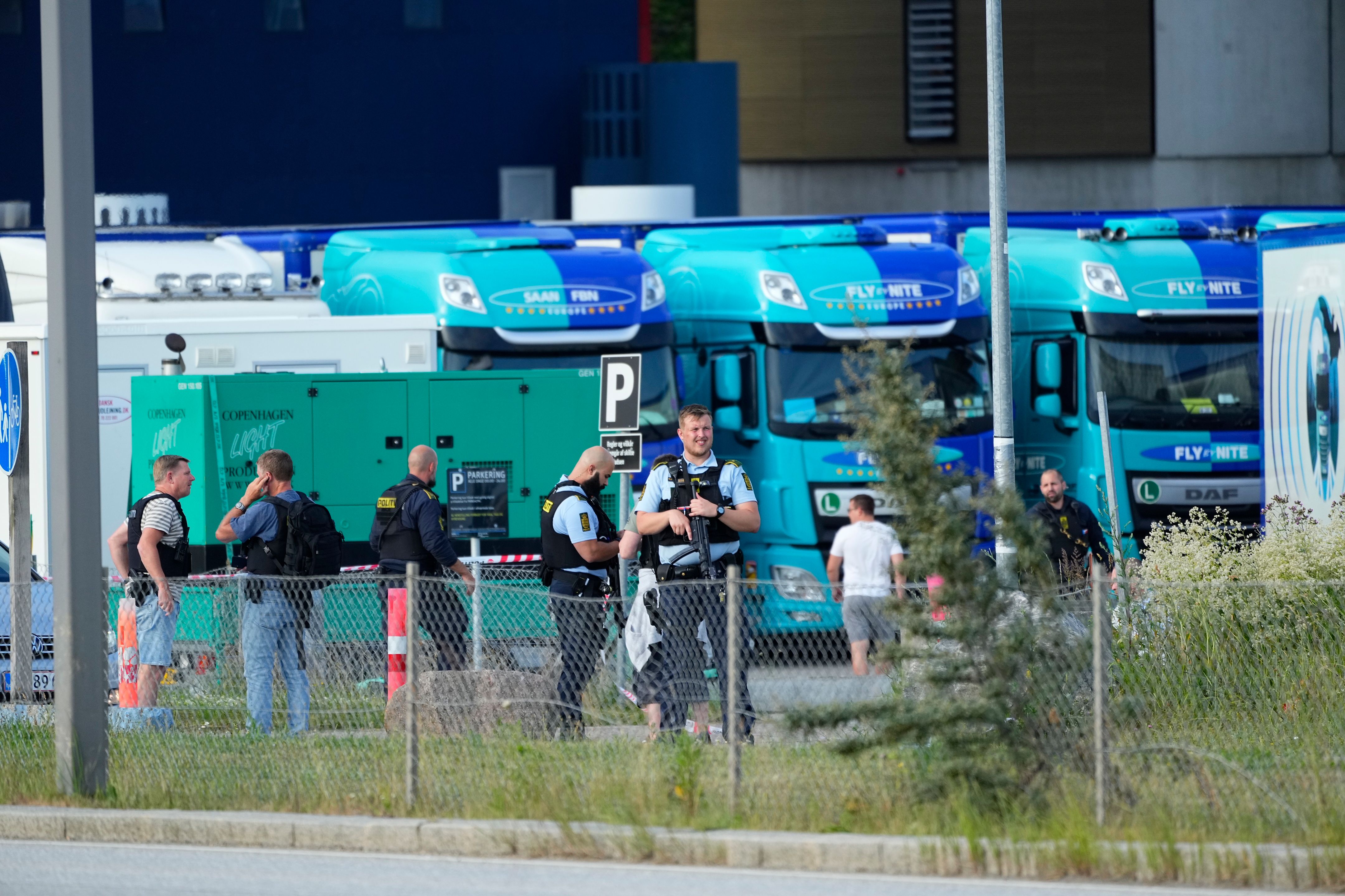 El brutal tiroteo del centro comercial en Dinamarca que ha dejado tres heridos, en imágenes