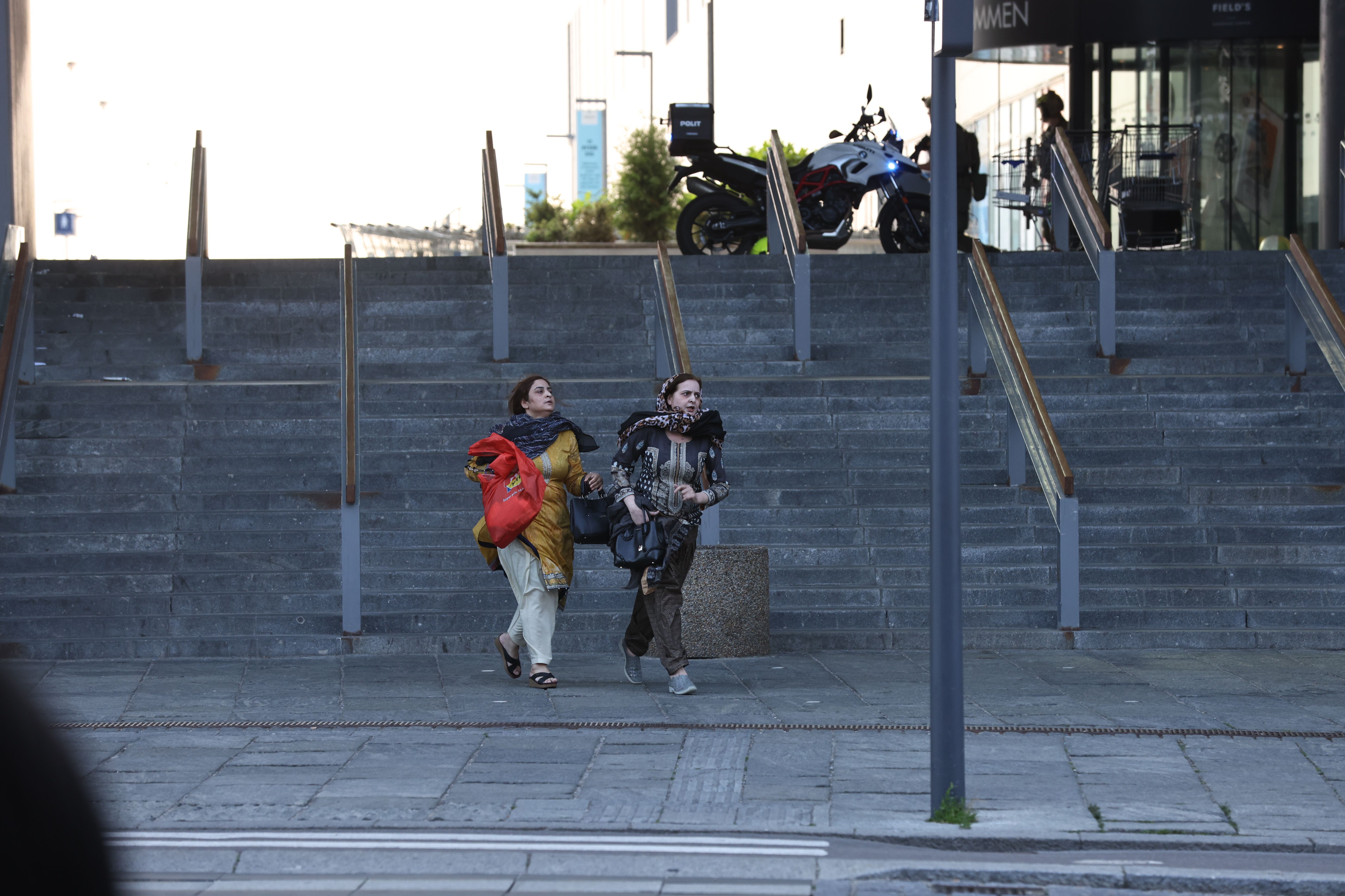 El brutal tiroteo del centro comercial en Dinamarca que ha dejado tres heridos, en imágenes