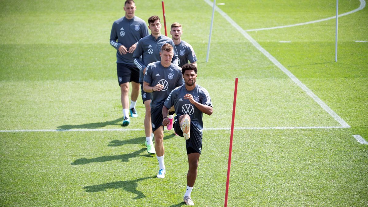 EuropaPress 4552522 26 june 2021 bavaria herzogenaurach germanys serge gnabry toni kroos kai EuropaPress 4552522 26 june 2021 bavaria herzogenaurach germanys serge gnabry toni kroos kai