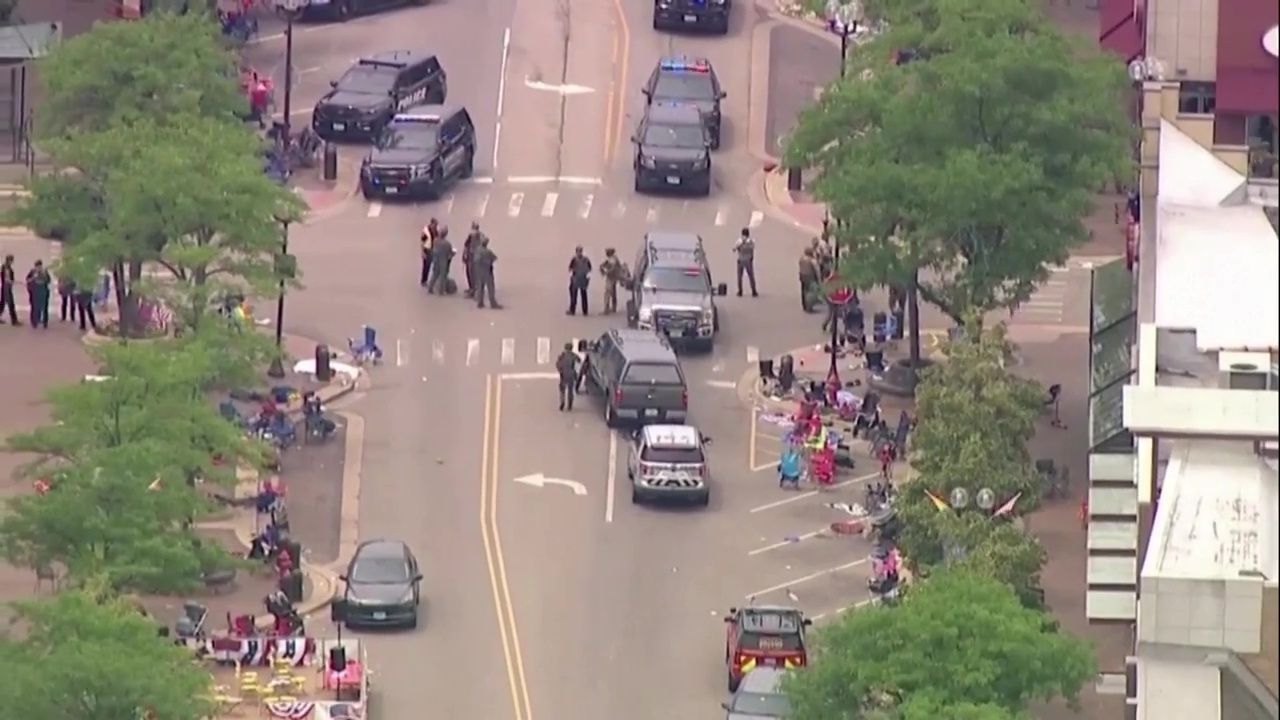 Al menos seis muertos y 31 heridos en un tiroteo en Highland Park, cerca de Chicago (EEUU)