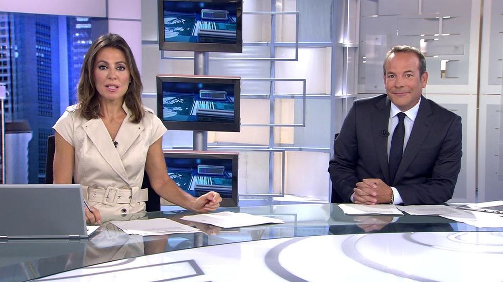 Con Ángeles Blanco y Roberto Fernández Informativos Telecinco 2022 Noche 03/07/2022