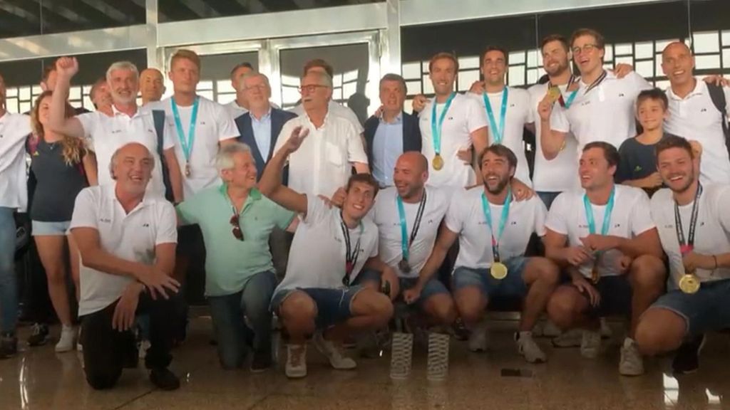 La selección española de Waterpolo aterriza en Barcelona