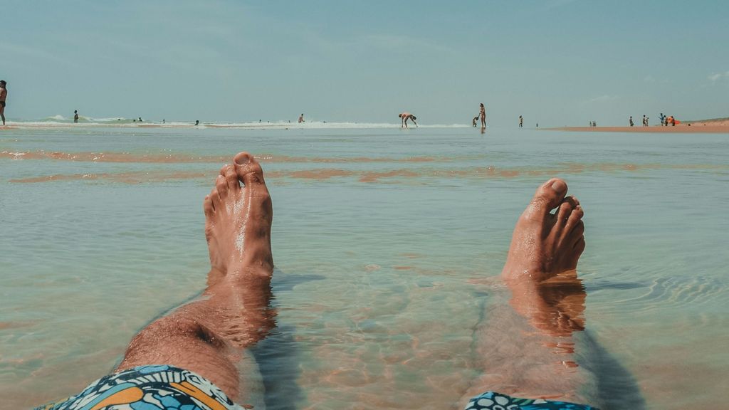 Orinar en el mar, ¿sí o no?
