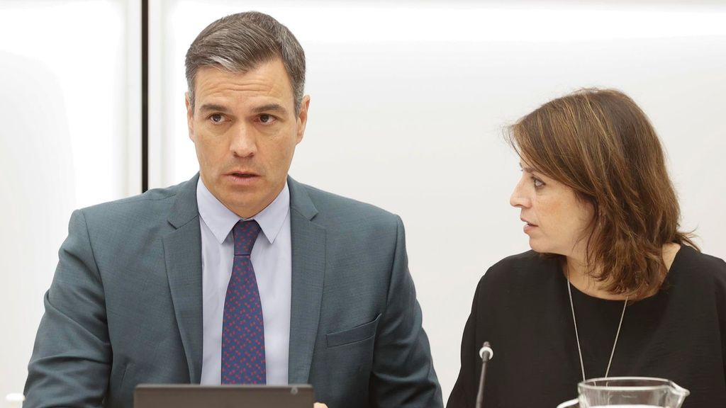 Pedro Sánchez junto a Adriana Lastra durante la reunión de la Ejecutiva del PSOE el 4 de julio