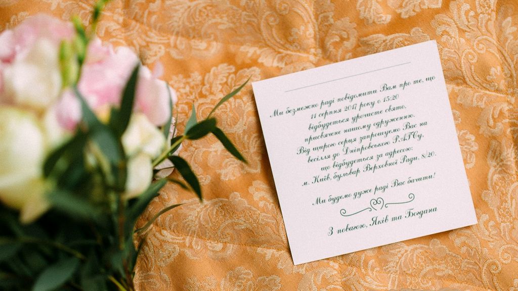 Puedes elegir una invitación muy romántica. FUENTE: Pexels