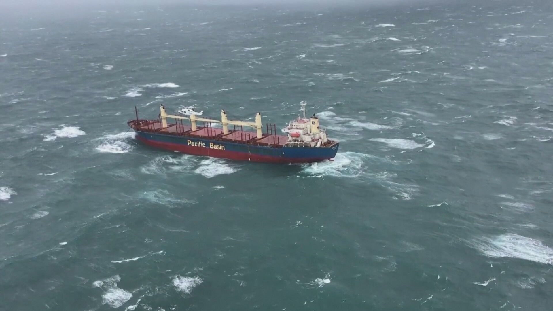 Temor al desastre en Australia: un carguero sin energía, atrapado por el temporal con 21 tripulantes (Junio 2022)