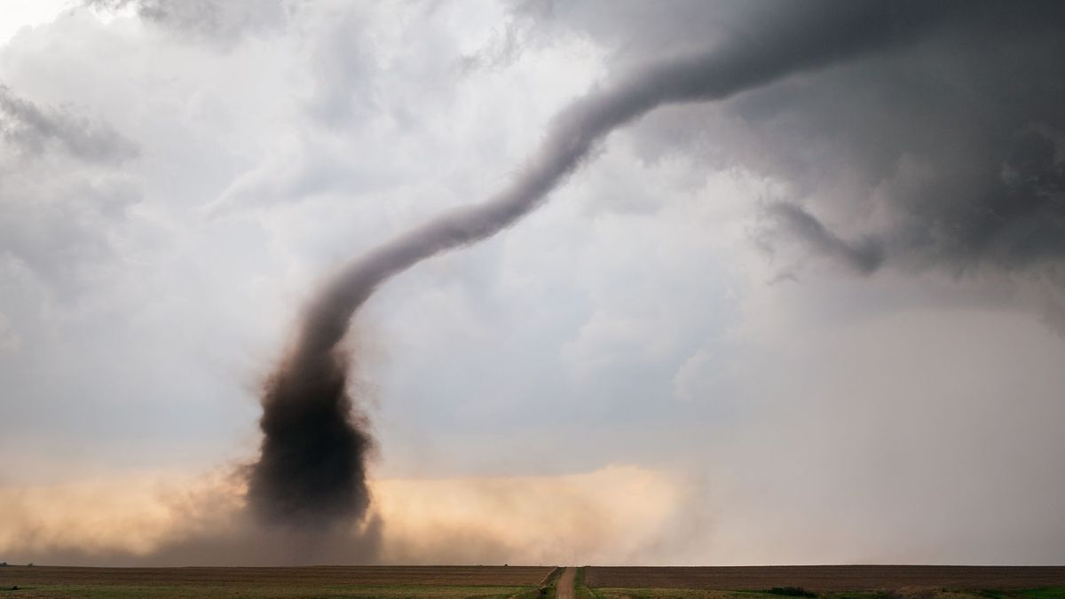 Un tornado sorprende durante la noche en Nebraska