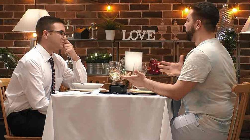 Adrián y Josep durante su cita en 'First Dates'