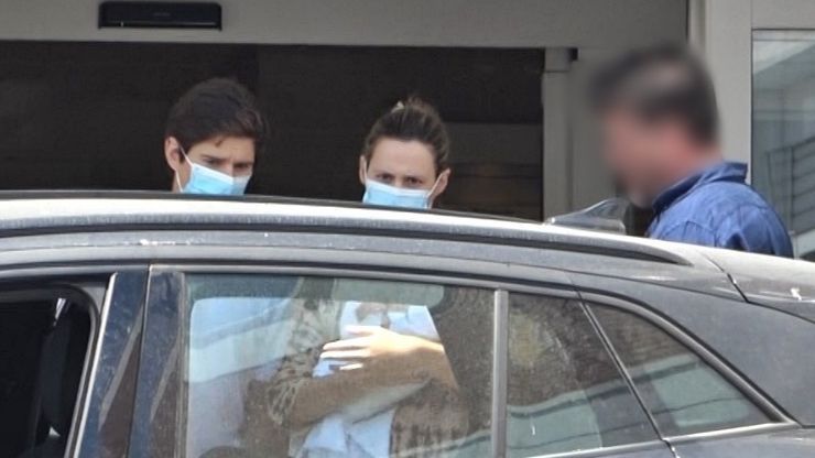Claudia Osborne y José Entrecanales salen del hospital tras el nacimiento de su hija