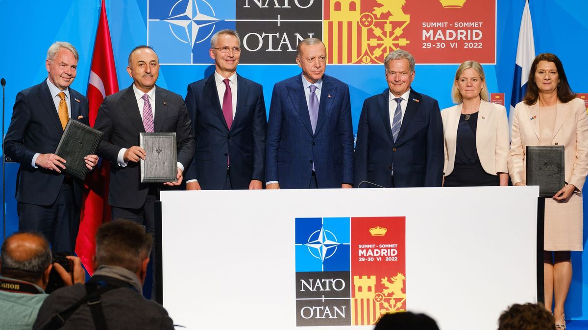 Firma del memorando entre Turquía, Suecia y Finlandia para la adhesión de estos dos últimos países a la OTAN Firma del memorando entre Turquía, Suecia y Finlandia para la adhesión de estos dos últimos países a la OTAN