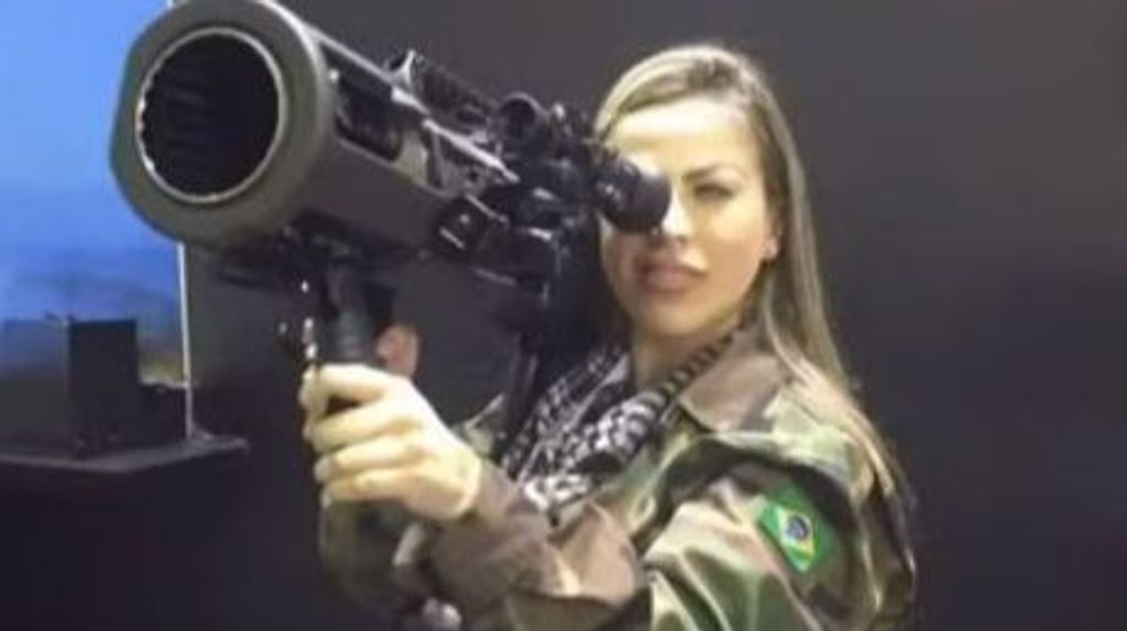 Thalita do Valle, una modelo y francotiradora brasileña de 39 años