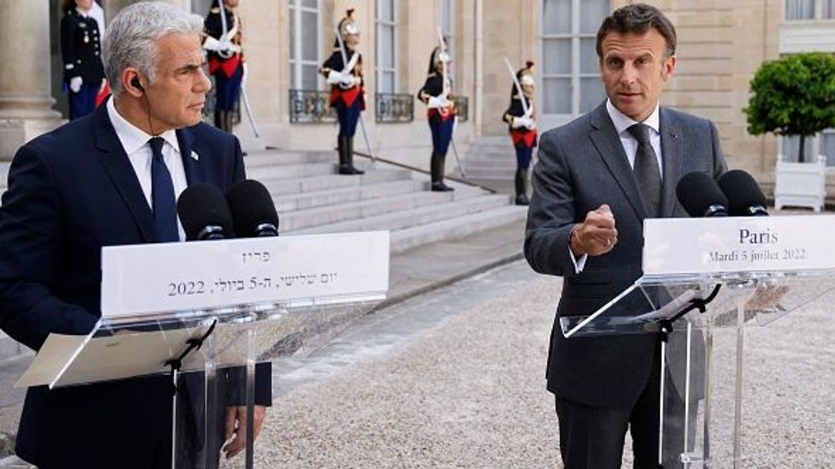 Yaïr Lapid junto a Emmanuel Macron en el Elíseo